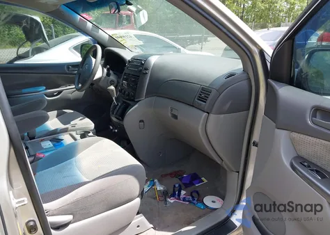 2010 Toyota Sienna Le from USA, damaged, VIN 5TDKK4CC5AS301619